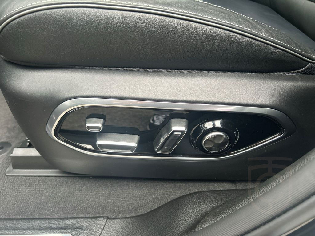 Jeep Grand Cherokee 4xe Overland HUD Navi Leder AHK