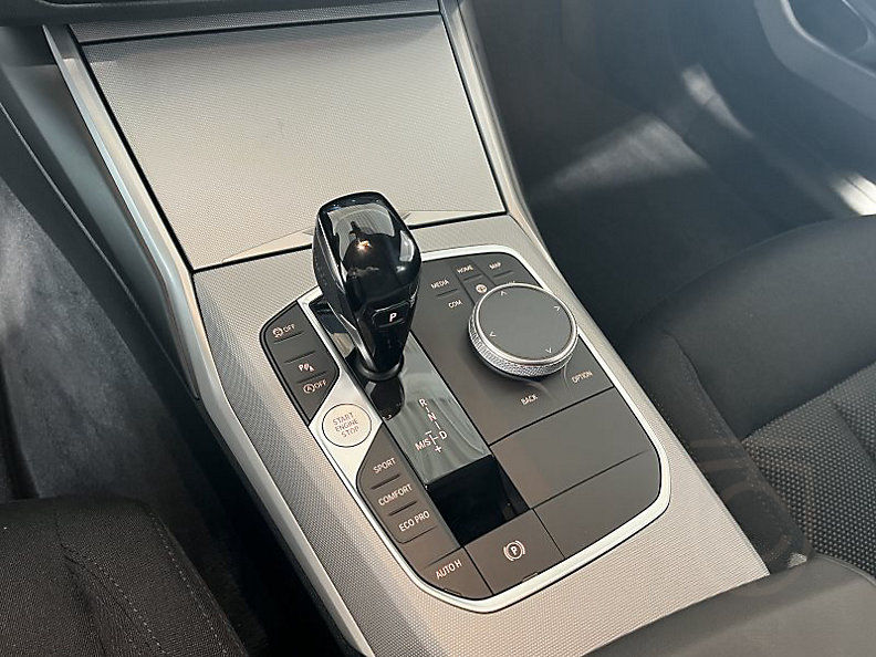 BMW 320i Limousine