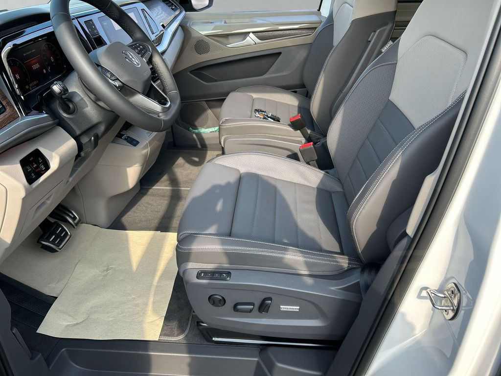 Volkswagen Multivan Style 2.0TDI (UPE78,500)LED+Keyl+Pano+L