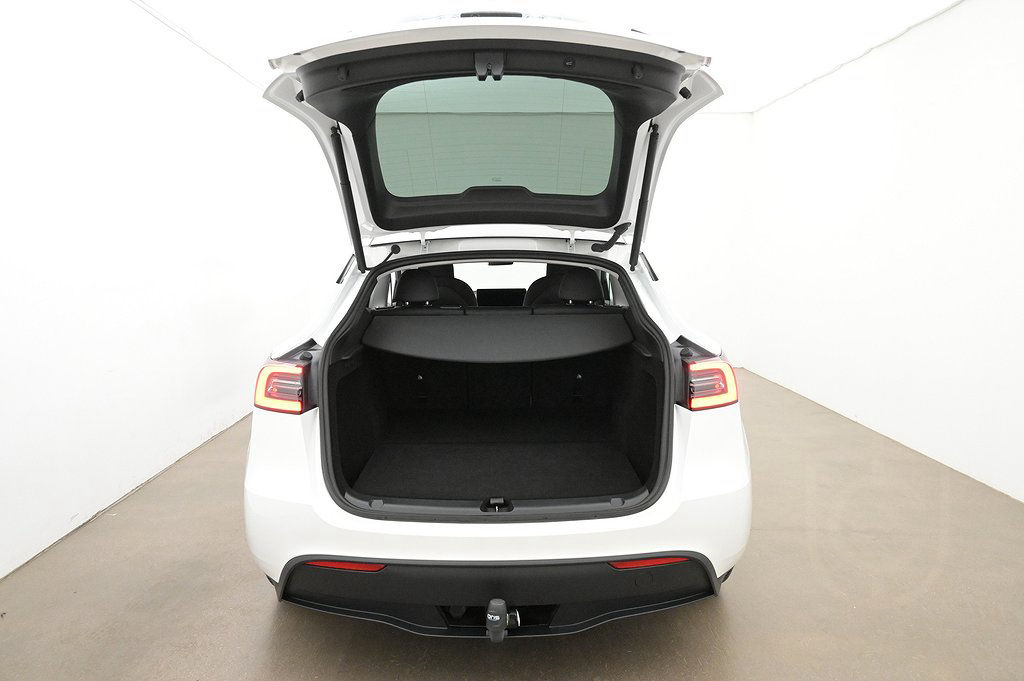 Tesla Model Y Standard Range RWD