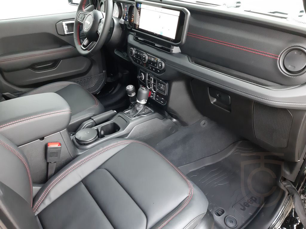 Jeep Wrangler Rubicon My 24 mit SkyOne Touchdach