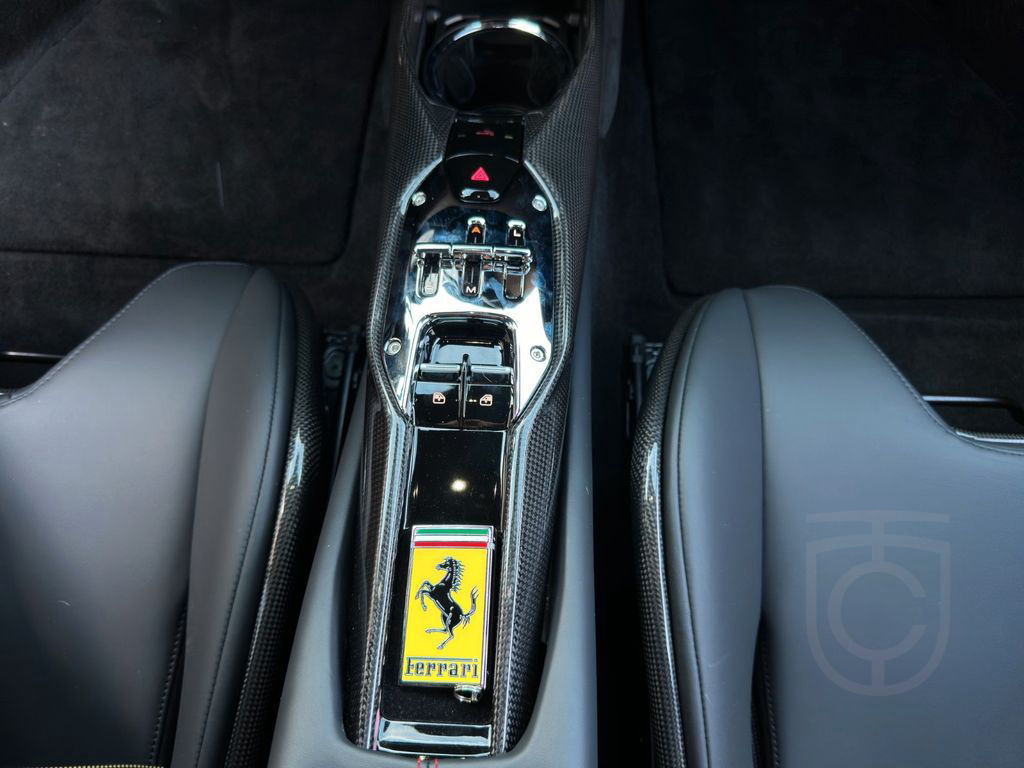 Ferrari 296 GTB *Lift* *Racing Sitze*