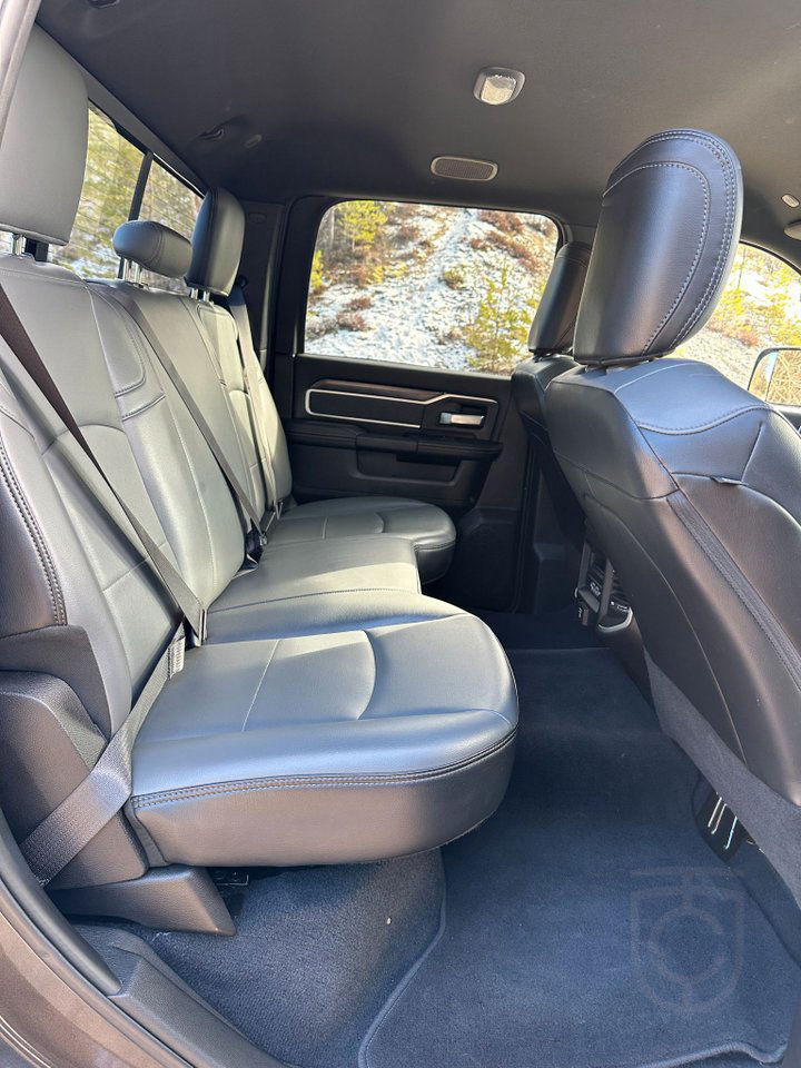 Dodge RAM 3500 CREWCAB - 6.4L HEMI V8 -