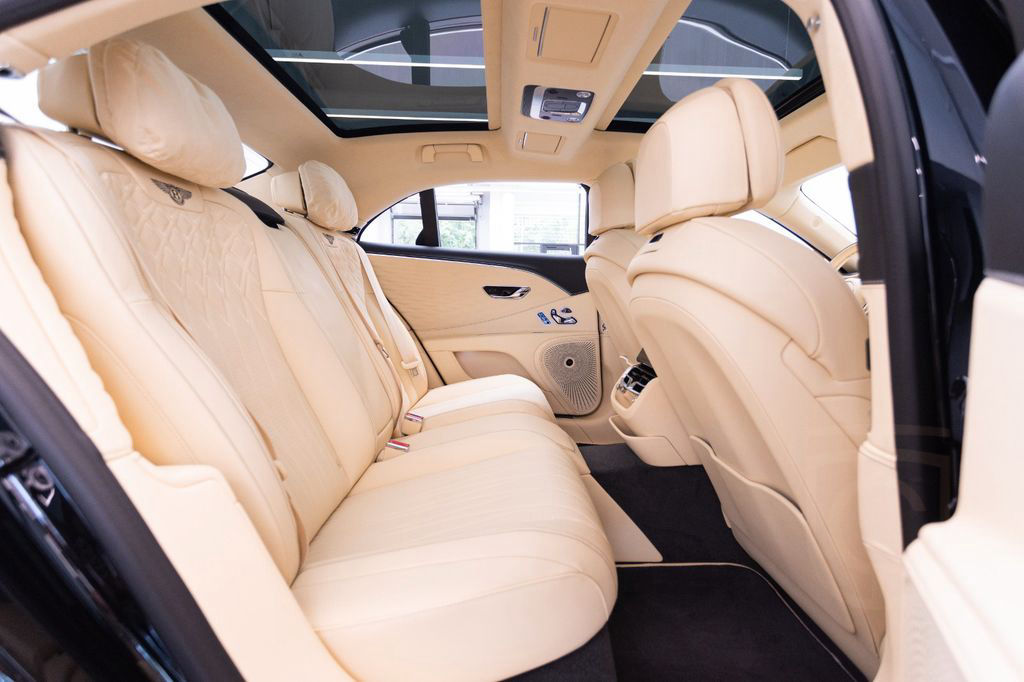 Bentley Flying Spur Azure V8