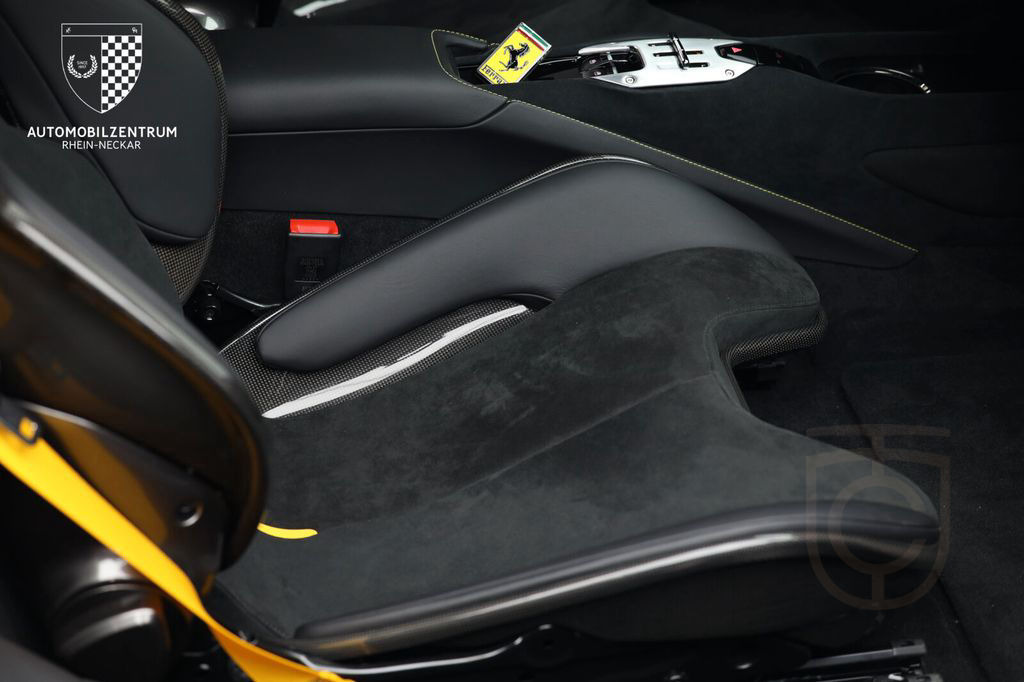 Ferrari SF90 Stradale RacingSeats/Carbon-LED/Liftsystem