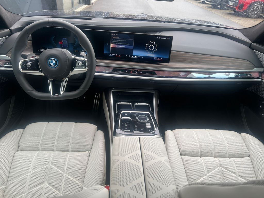 BMW 750e xDrive M-Sport Innovation Connoisseur