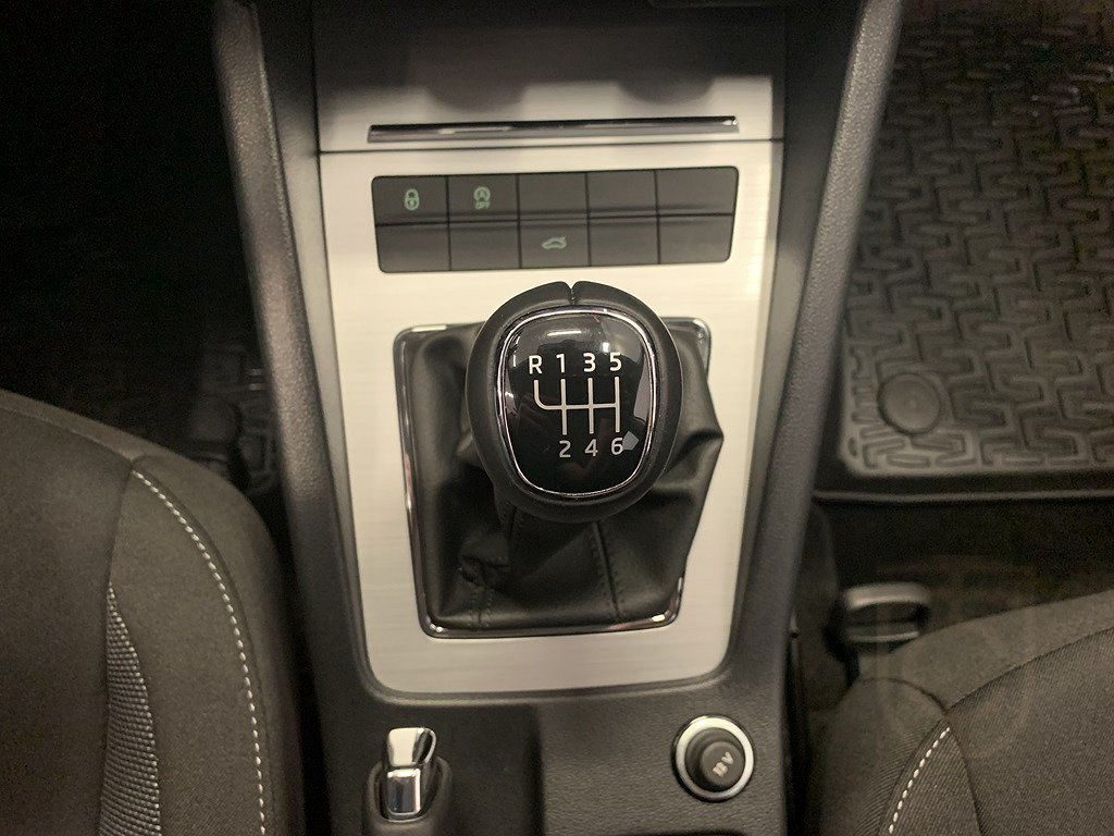 Skoda Octavia Kombi Ambition 1.0 TSI 115 drag och värmare