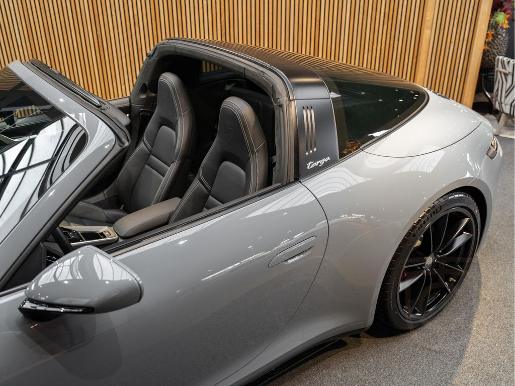 Porsche 992 992 Targa 4 Lift Carbon Bose 911 3.0 Targa 4