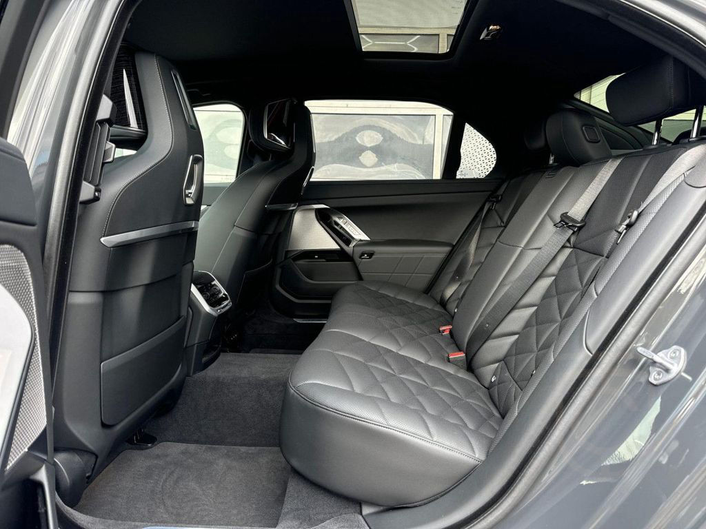 BMW 740dA xDr M SPORT SkyL,StHzg,AHK,IconicG,Multisi