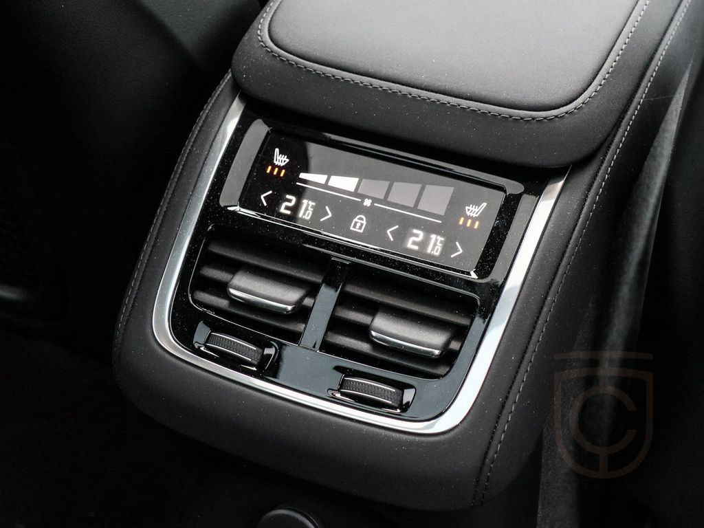 Volvo XC90 T8 AWD Ultra Dark Recharge Plug-In Hybrid
