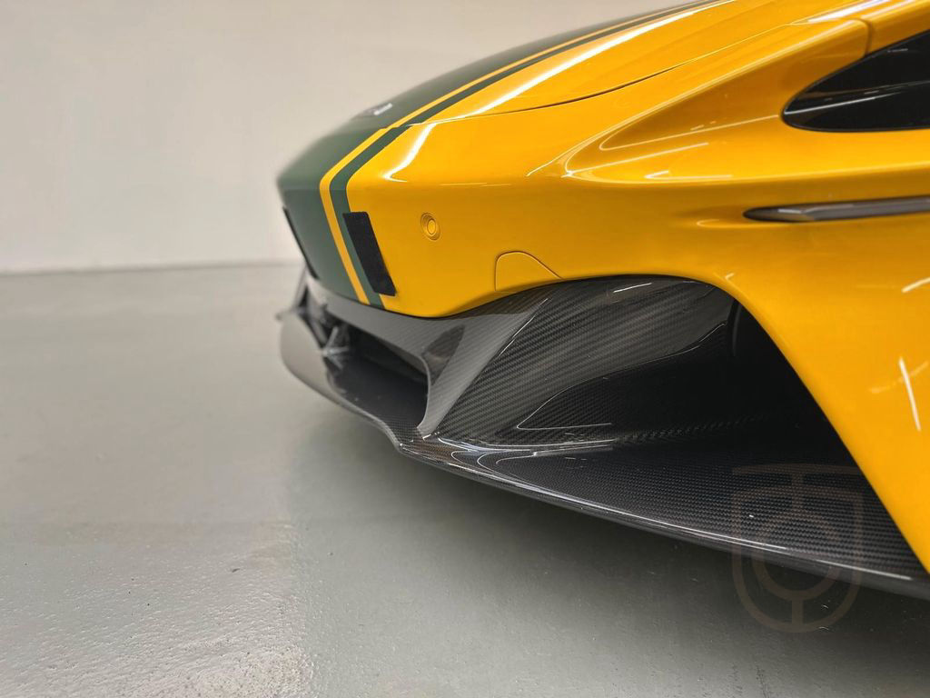McLaren Artura / MSO Volcano Yellow / Full Carbon Fibre