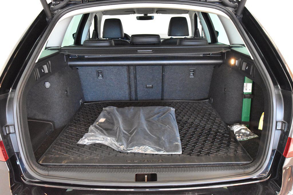 Skoda Octavia Scout 2.0 TDI 4x4 DSG Premium Nav Värmare Drag