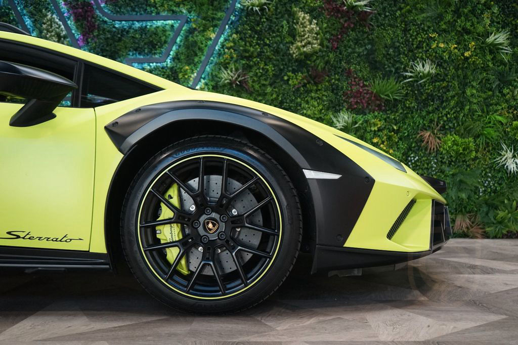 Lamborghini Huracán Sterrato*Ad-PERS*63*MATT*300.826€ NETTO