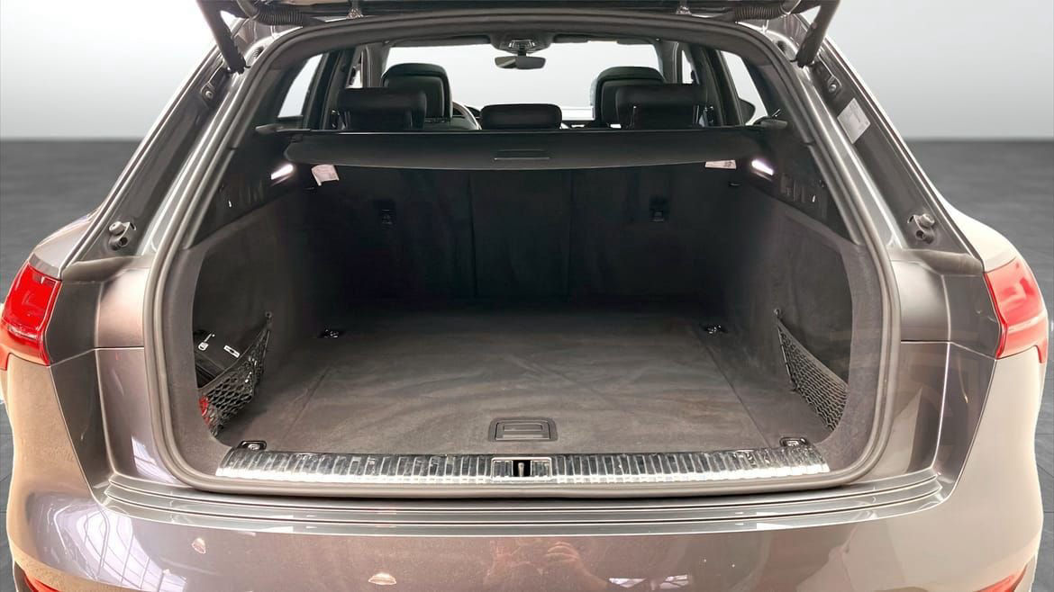 Audi Q8 e-tron 50 e-tron quattro S line Selection