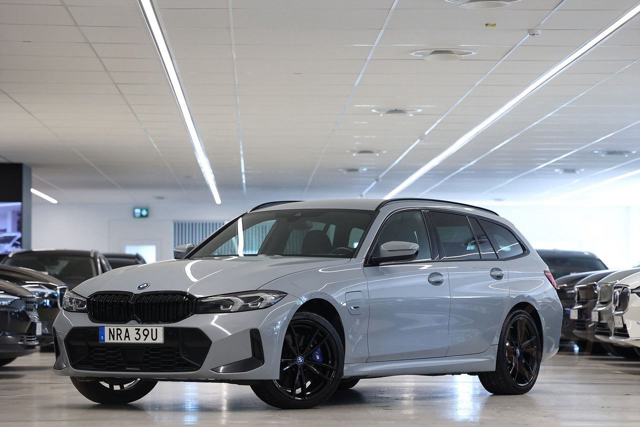 BMW 330e xDrive Touring M Sport Individual Shadow Line