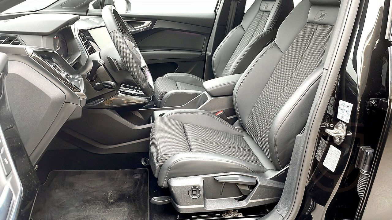 Audi Q4 50 e-tron quattro S-line Selection