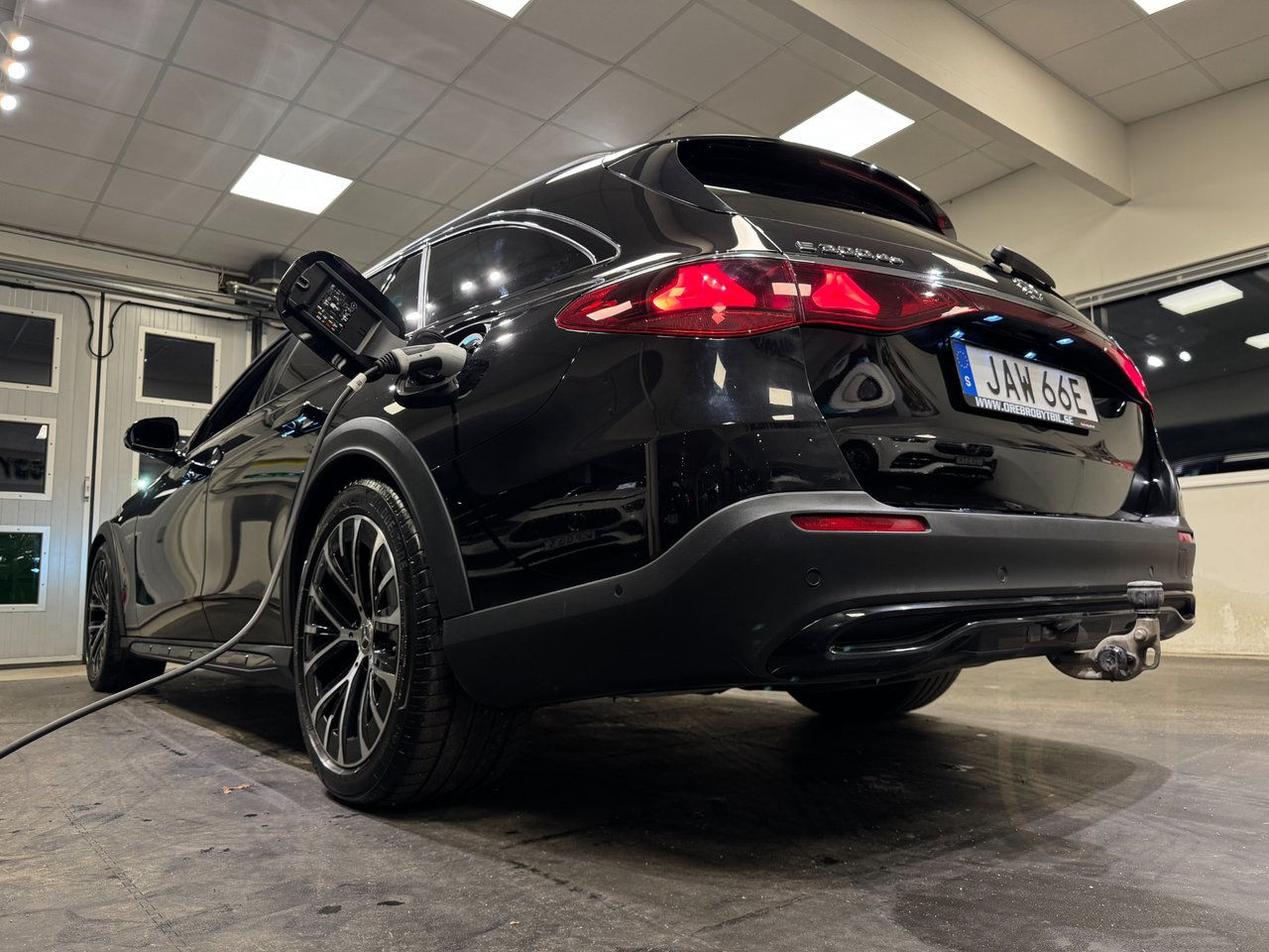 Mercedes-Benz E 300 de 4MATIC All-Terrain Driver assist