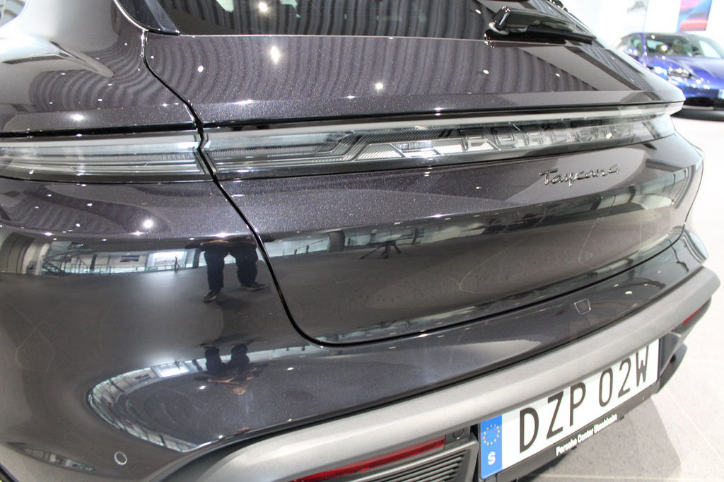 Porsche Taycan 4 Cross Turismo