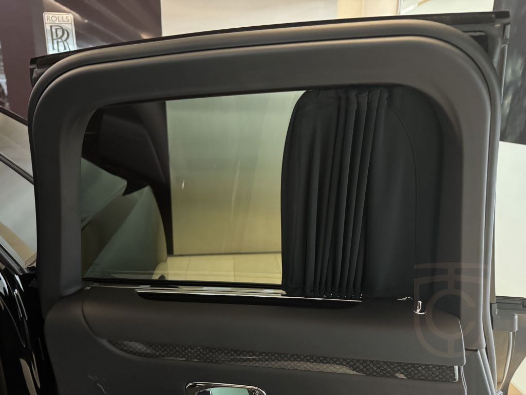 Rolls-Royce Ghost Black Badge LP 504.619,50€
