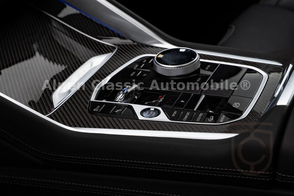 BMW X6 M60 i xDrive B&W, HUD, PANO, AHK, Massage