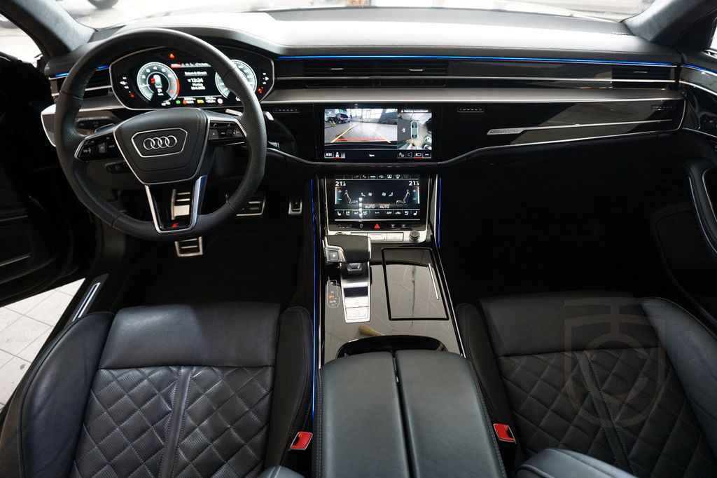 Audi A8 L 60 TFSI e quattro Black Editon Exclusive TV