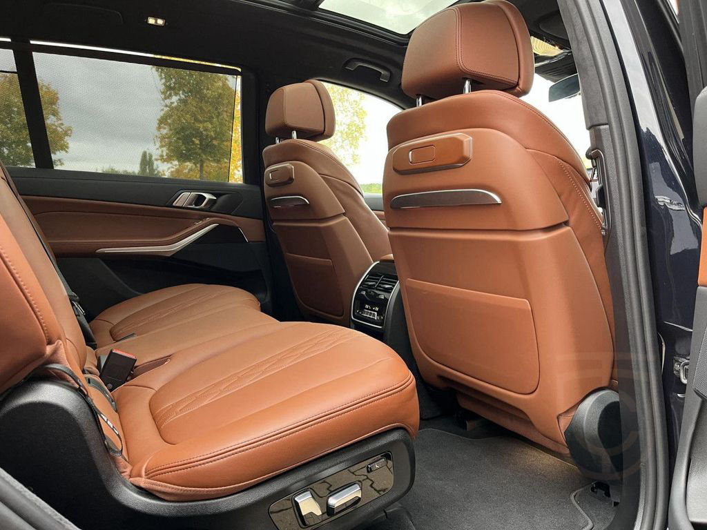 BMW X7 xDrive40i M-Sport AHK Iconic Glow 360°