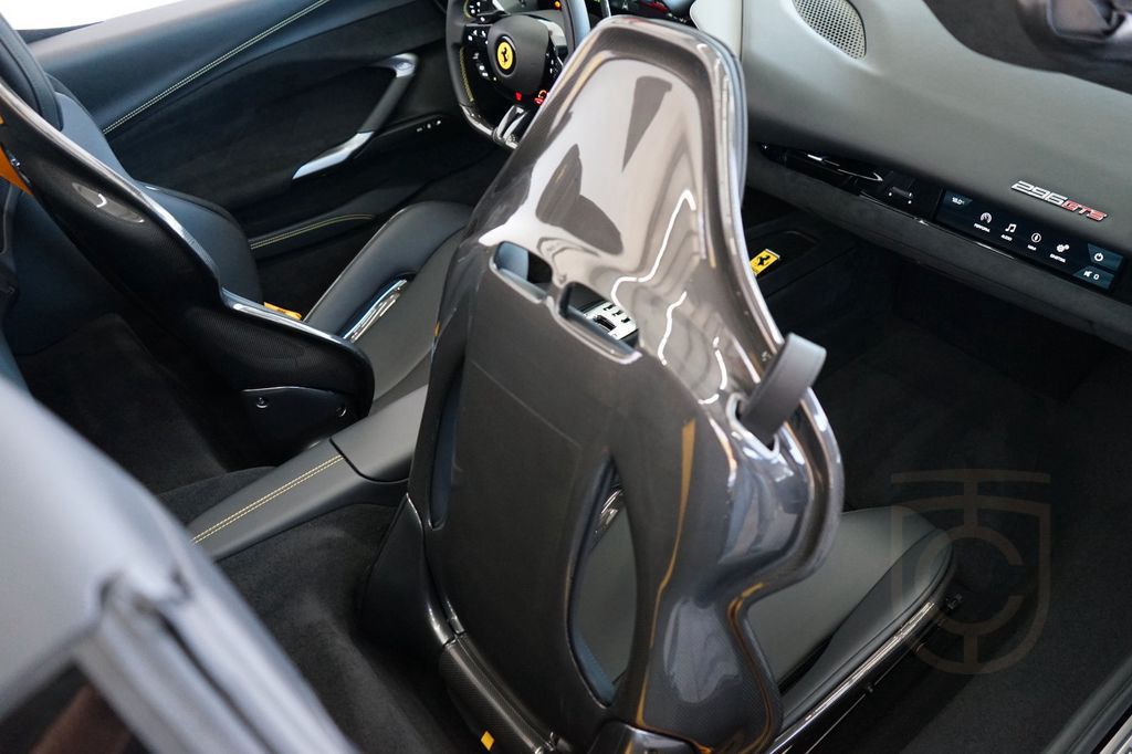 Ferrari 296 GTS BLACK*LIFT*CARBON+Corsa Racing Seats*NEW