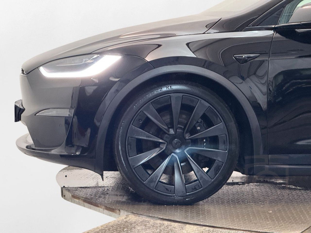 Tesla Model X Plaid