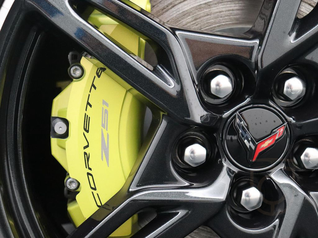 Chevrolet Corvette Stingray C8 convertible 3LT Front lift