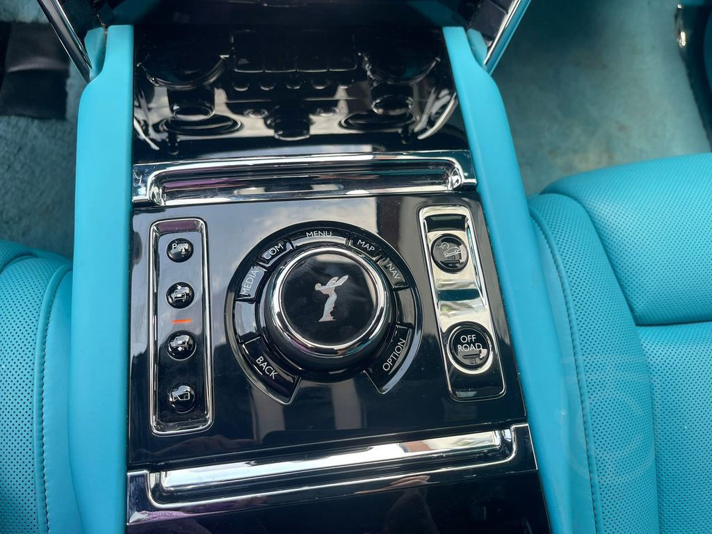 Rolls-Royce Cullinan Bespoke HUD TV