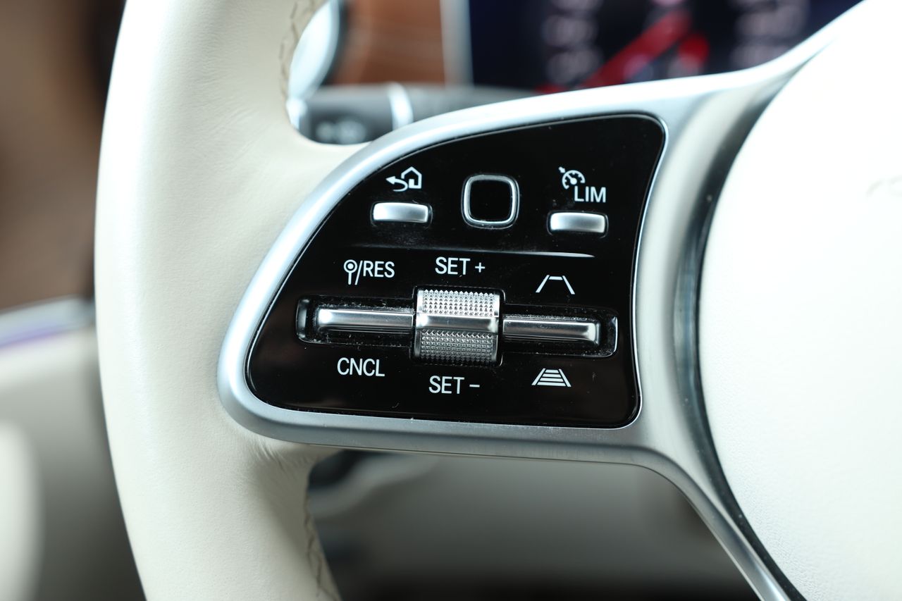 Mercedes-Benz E 400d 4MATIC AirSuspension/HUD/Designo/MBEAM/