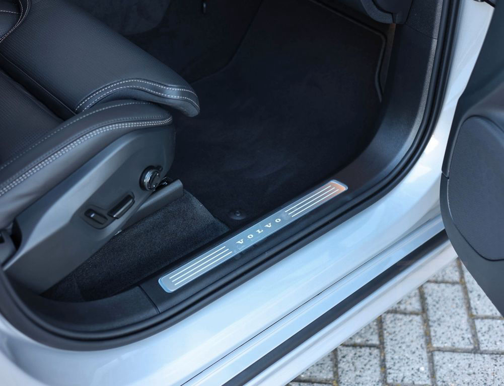 Volvo XC 90 Ultra Dark Recharge AWD *Massage*B&W*Luft*
