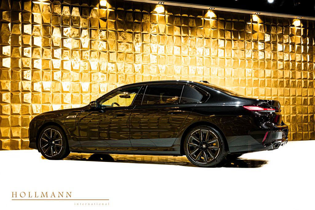 BMW M760e xDrive +SKY LOUNGE+M SPORT BRAKE SYSTEM+
