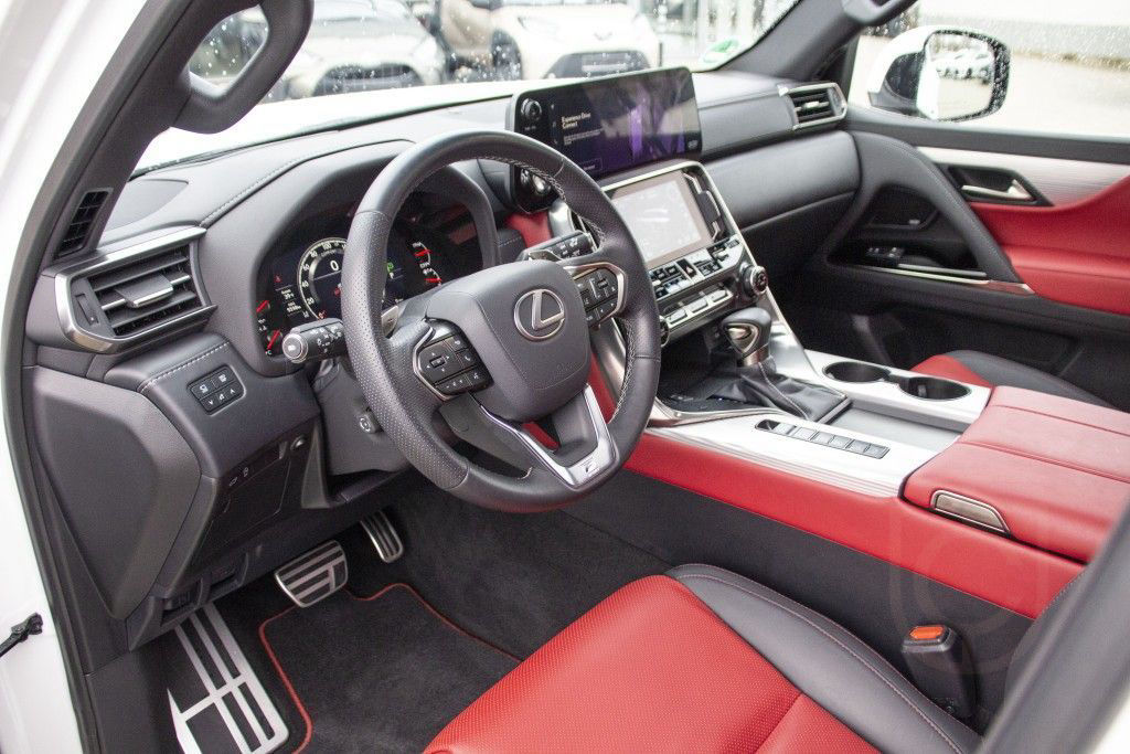 Lexus LX 600 F SPORT