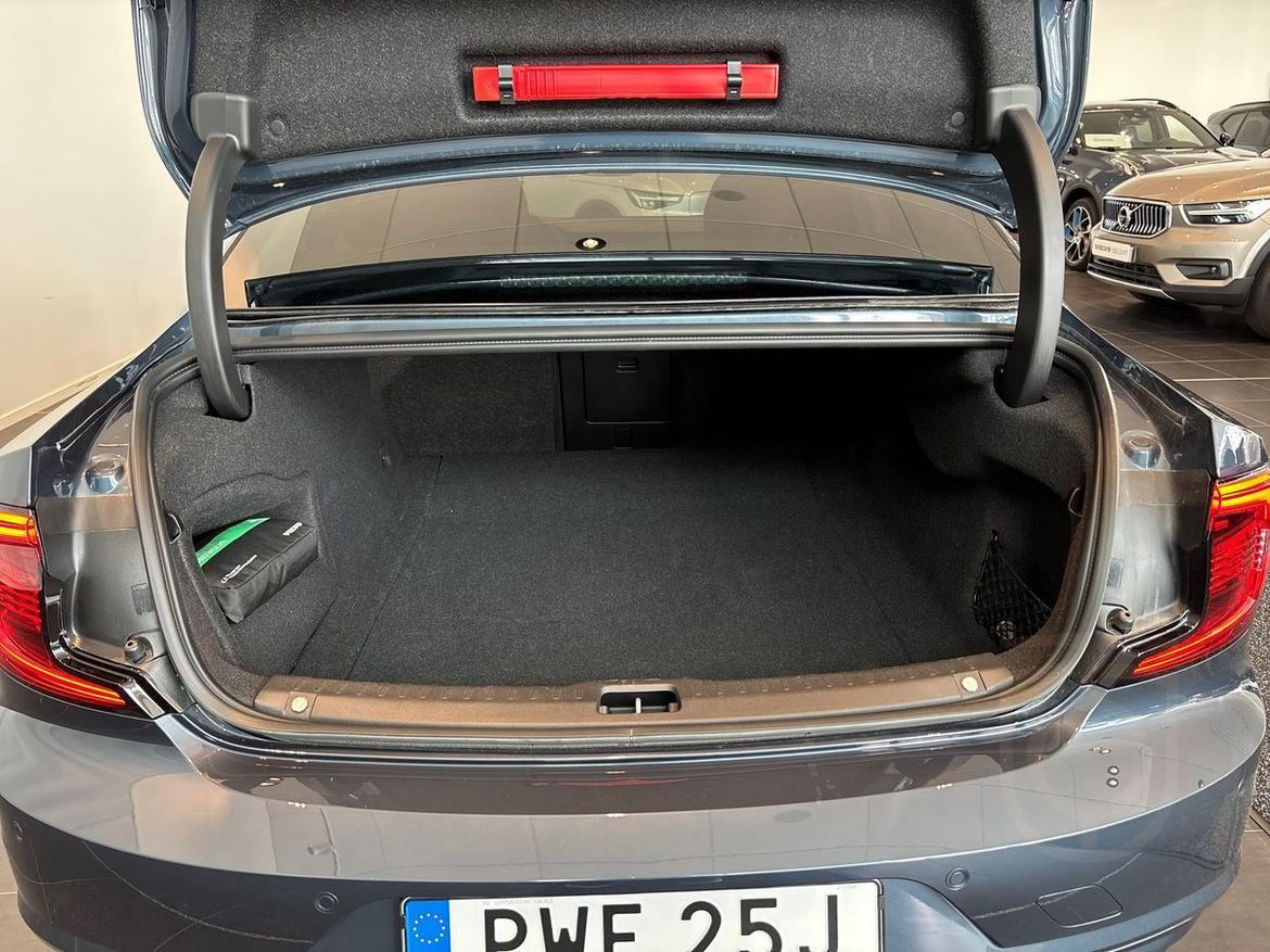 Volvo S90 B4 FWD Bensin Momentum Advanced