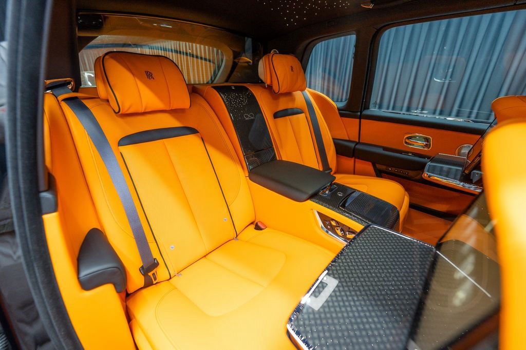 Rolls-Royce Cullinan Black Badge 4Seats Starlight 2025 FULL