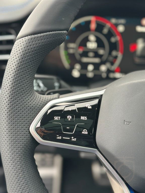 Volkswagen Touareg R eHYBRID+AHK+PANO+DYNAUDIO+SOFTCLOSE