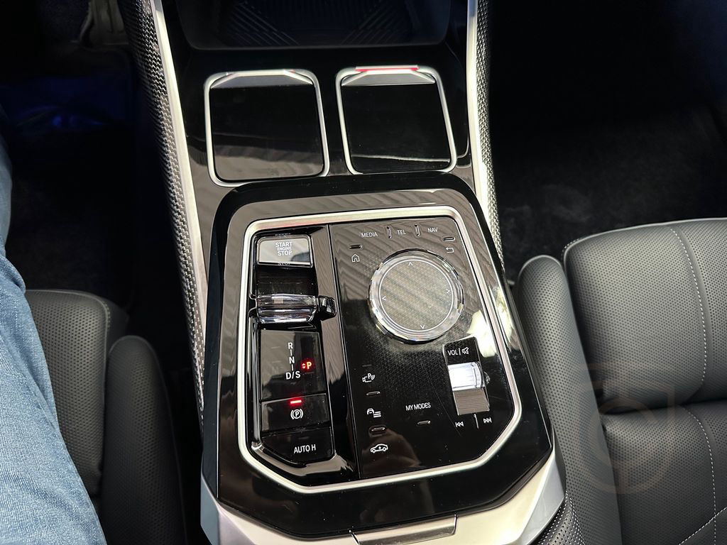 BMW M760e xDrive*Kristall*B&W*Fond-TV*PanoSkyL*360°*