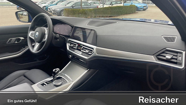 BMW 330e xDrive Touring