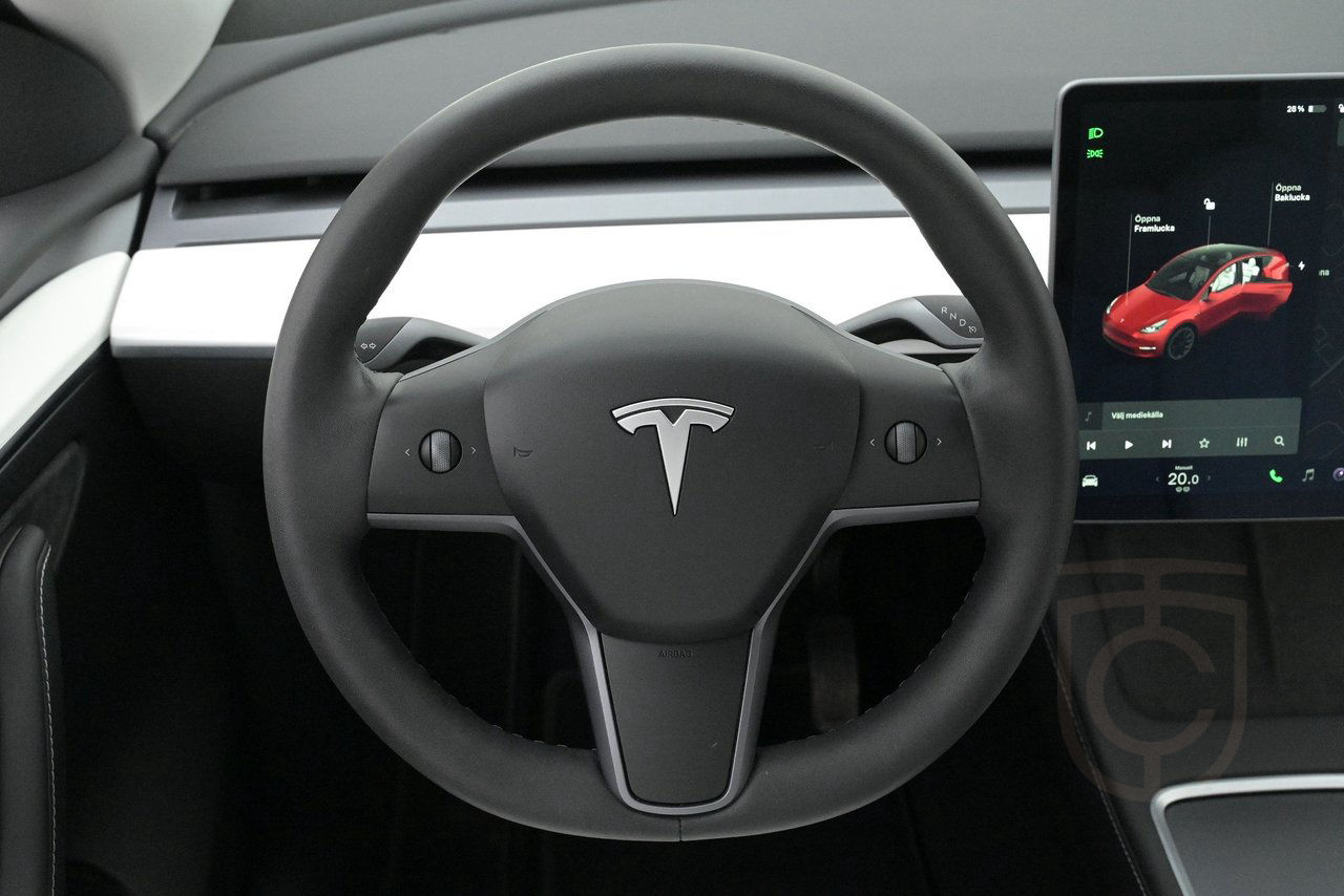 Tesla Model Y Long Range AWD Autopilot 20" Pano