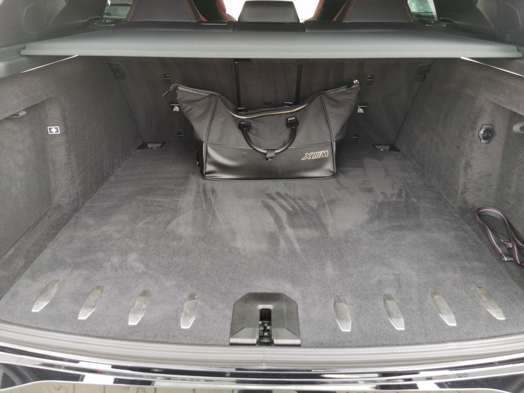 BMW XM Label Red Massage M Driver´s Package Bowers&W