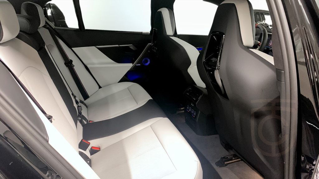 BMW M5 Limousine *M Drive Pro*ParkAssi*DrivAssi*Pano