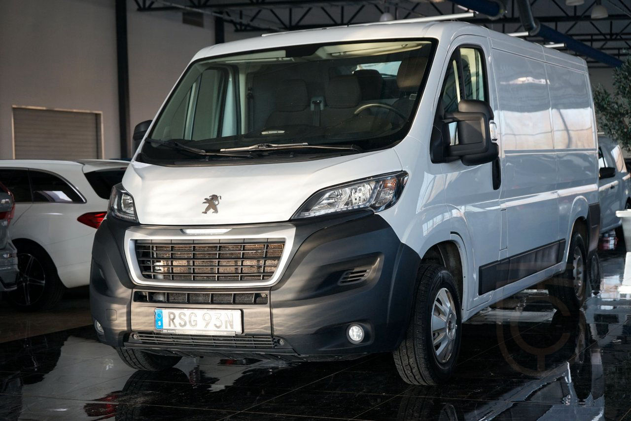 Peugeot Boxer Van 335 2.2 BlueHDi