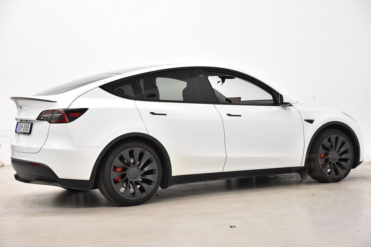 Tesla Model Y Performance AWD Pano