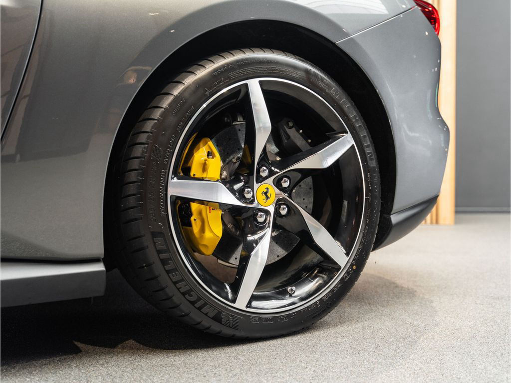 Ferrari Portofino M V8 HELE Carbon Daytona Seats 3.9 Por