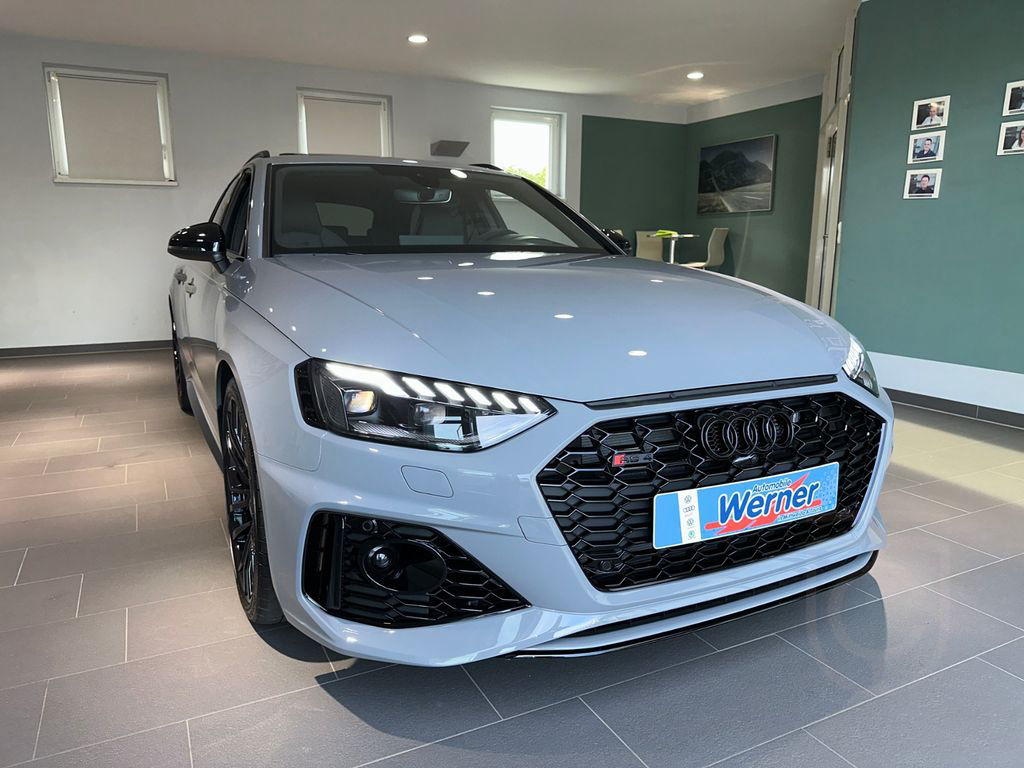 Audi RS 4 Avant 450PS Black PanoDach B&O HUD