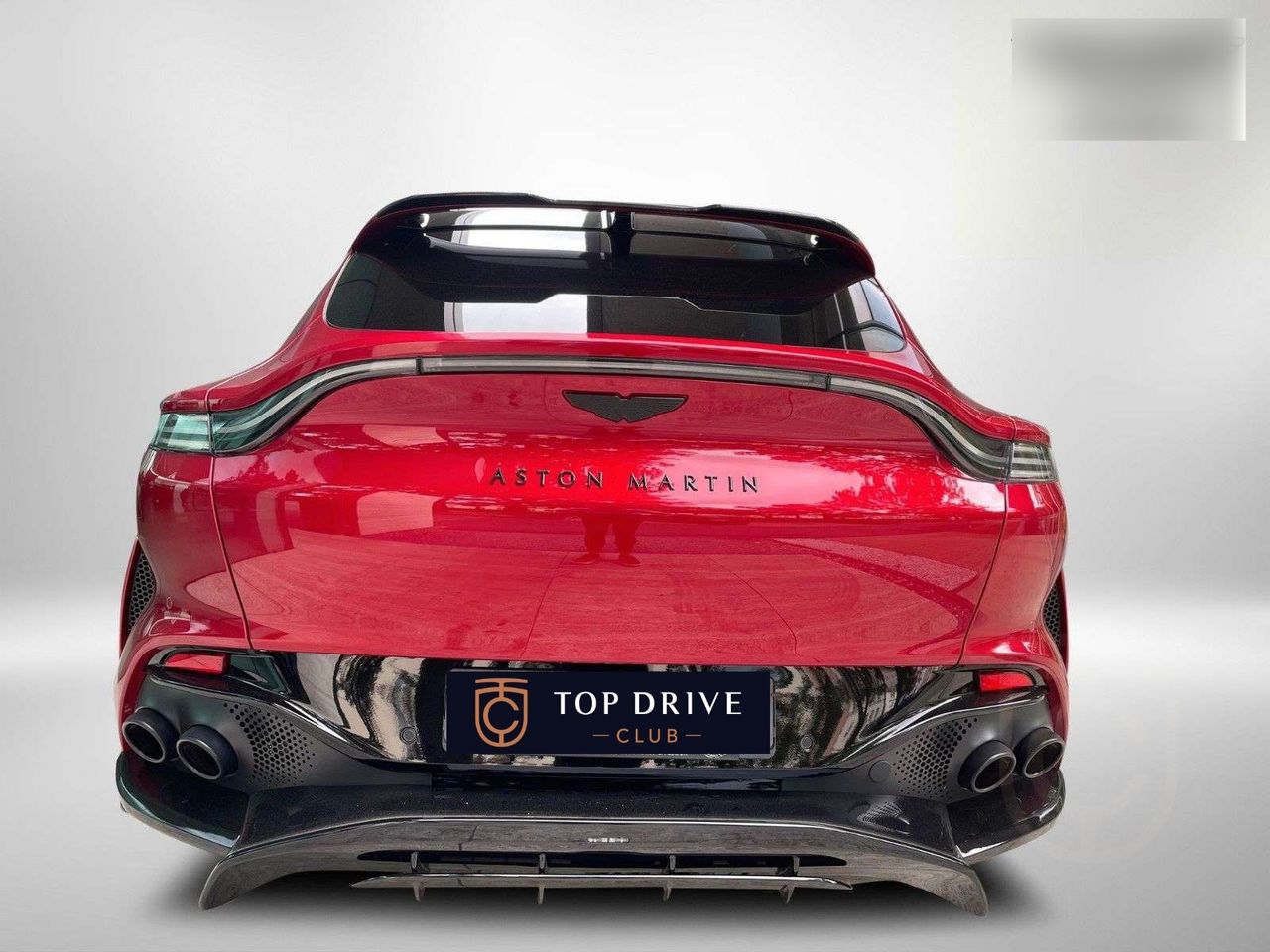 Aston Martin DBX 707