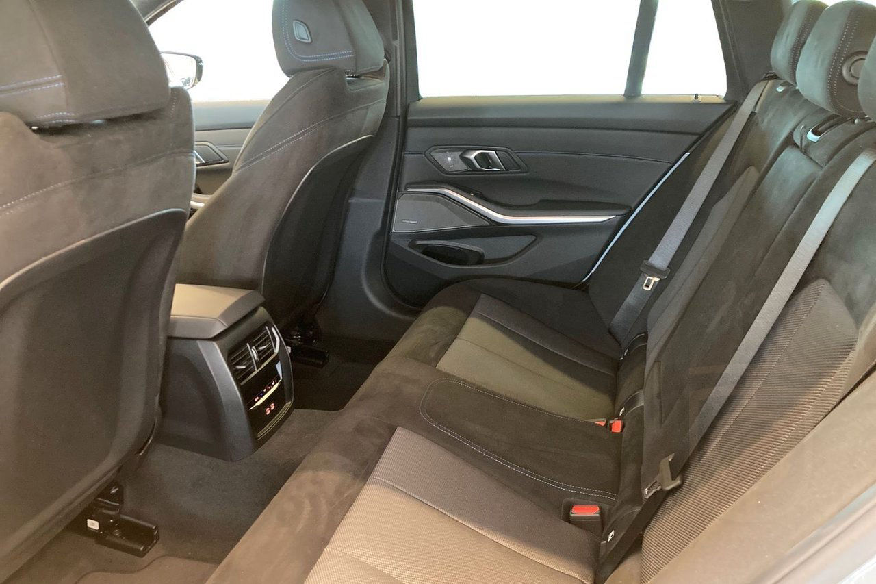 BMW 330e xDrive Touring