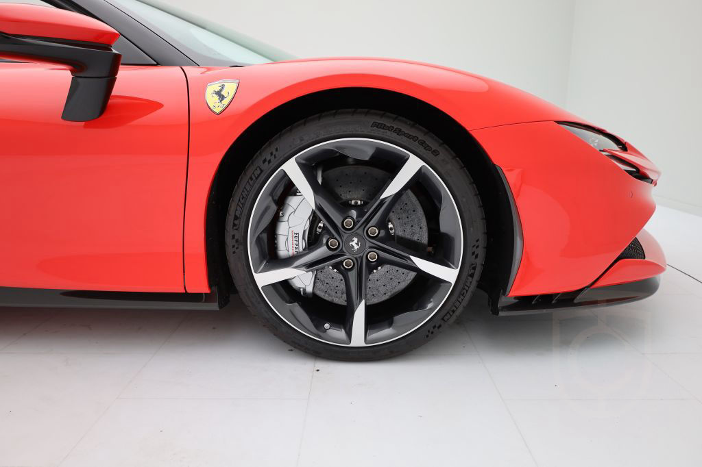 Ferrari SF90 Spider - FERRARI HAMBURG