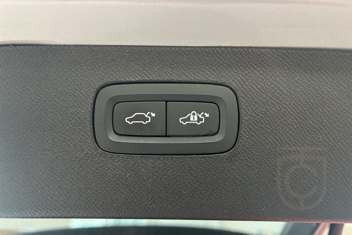 Volvo XC90 7-seater T8 Ultra Dark Edi